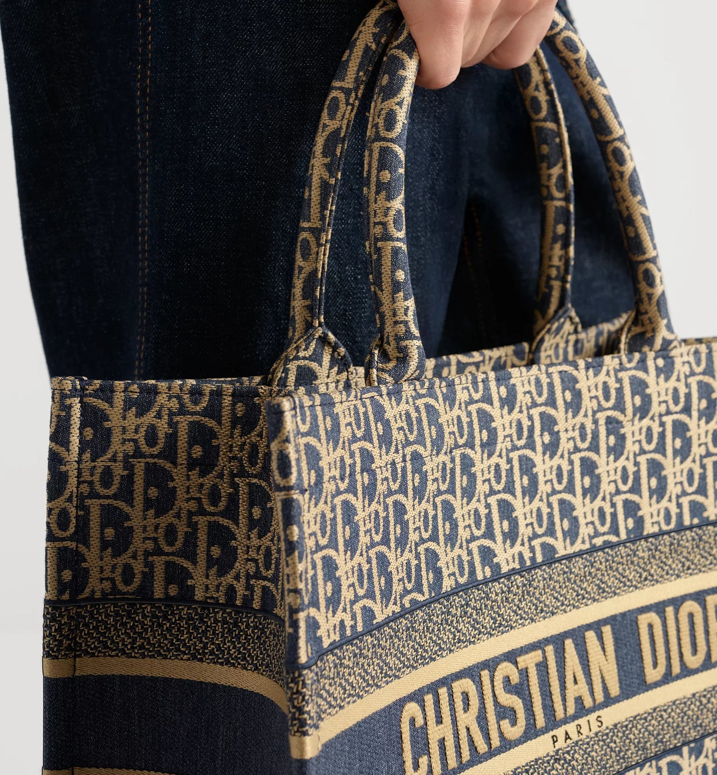 Medium Book Tote Blue Dior Oblique Chambray Embroidery